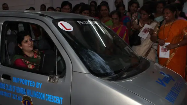 డ్రైవింగ్ నేర్చుకునే వారికి ఇంధనాన్ని పొదుపు చేసే డ్రైవింగ్ విధానాలను నేర్పించడం కూడా శిక్షణలో భాగం చేశారు