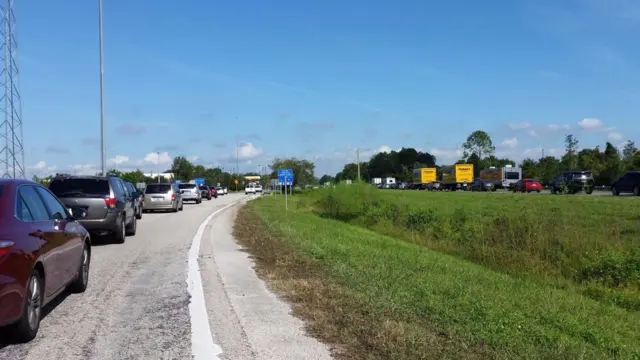 Filas para escapar del huracán Irma