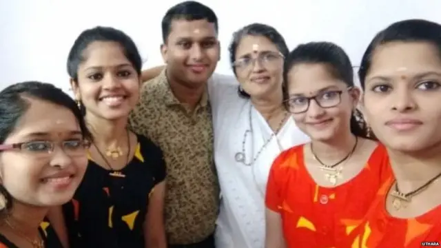 માતા રમાદેવી સાથે પાંચેય સંતાનો