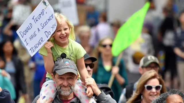 अर्थ डे पर मार्च फॉर साइंस रैली