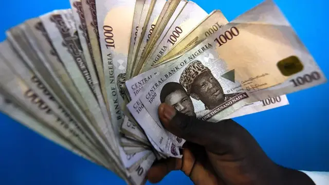 Pesin dey hold money