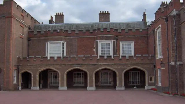 Внутрішній двір Сент-Джеймського палацу