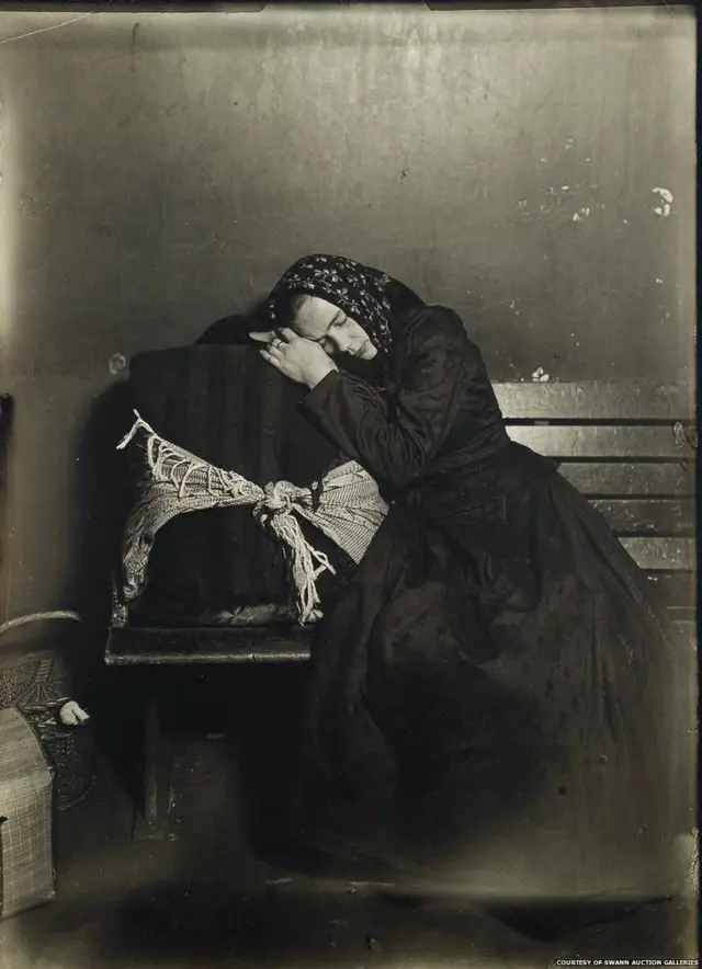 एलिस आयलंडवरील स्लाविक स्थलांतरित (1907)