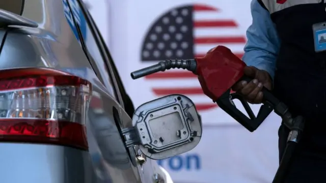Gasolinero en Tijuana.