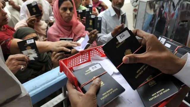 పాస్‌పోర్టుల జారీ