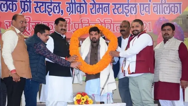 नेताजी ने पहलवान को मारा थप्पड़