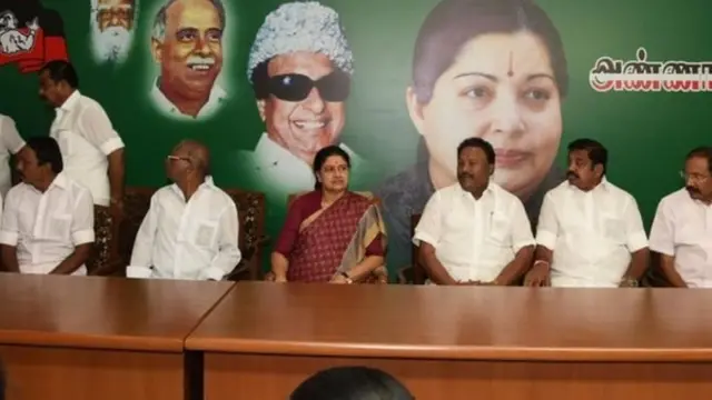 சட்டமன்ற உறுப்பினர்கள் கூட்டத்தில் சசிகலா