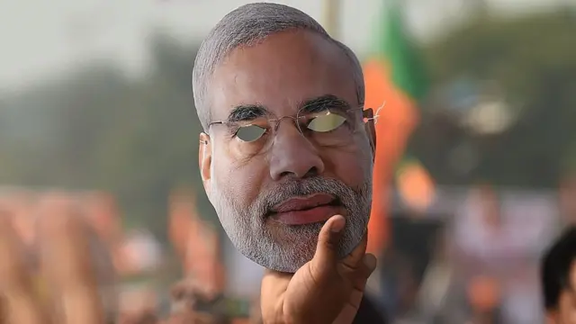 मोदी मुखौटा