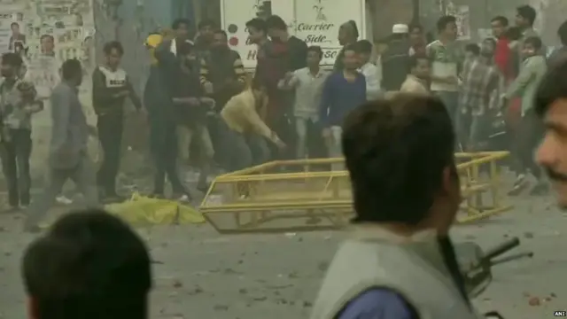 મોજપુર પત્થરમારાની તસવીર