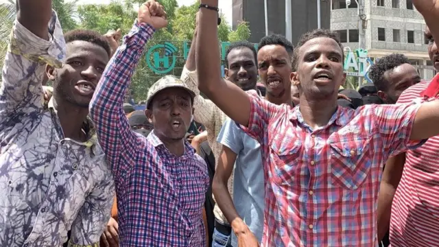 Muqdisho waxaa shaley ka dhacay dibadbaxyo looga soo horjeedo Faransiiska