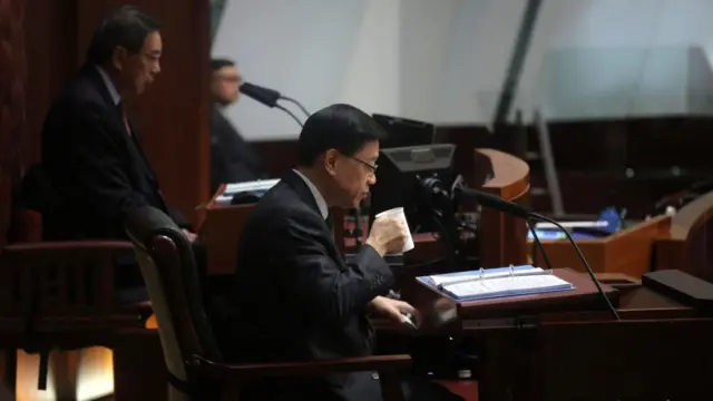 香港特区行政长官李家超在立法会上发表其任内第三份施政报告。（16/10/2024）