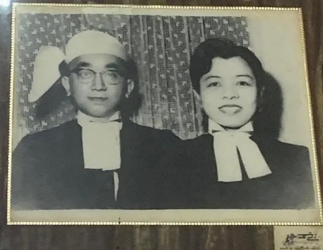 ဦးလှအောင်နဲ့ ဇနီး ရှေ့နေကြီးဒေါ်မြမြထွန်း