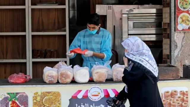 در غزه به دلیل تراکم جمعیت زیاد در مساحت کم و امکانات کم بهداشتی کرونا می‌تواند بسیار خطرناک باشد