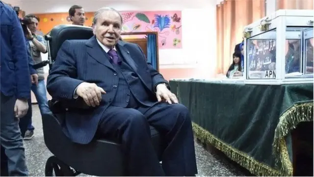 Abdelaziz Bouteflika, qui se déplace sur un fauteuil roulant, n'a pas donné une allocution depuis 2014.