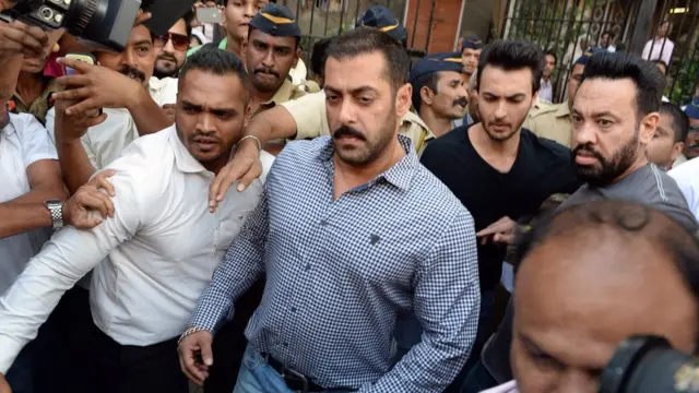 Salman Khan hanze ya sentare