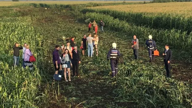 Wasafiri na wahudumu wa ndege waliondoshwa haraka kutoka eneo la tukio baada ya ndege kutua kwa dharura