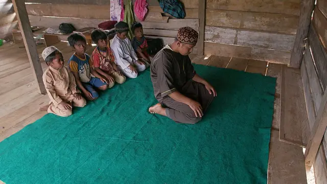 Người Orang Rimba cải sang đạo Hồi