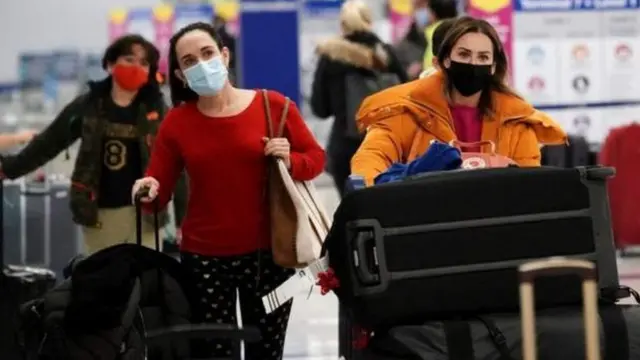 ઑમિક્રોન વૅરિયન્ટ ડેલ્ટા કરતા હળવો હોવા છતાં વૈજ્ઞાનિકો ઝડપથી વધી રહેલા સંક્રમણને લઈને ચિંતિત છે