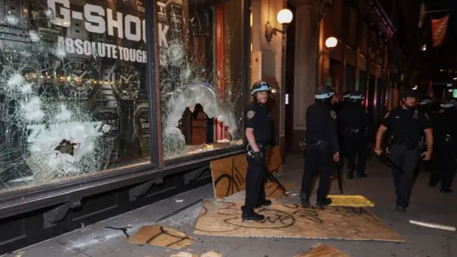 протести США