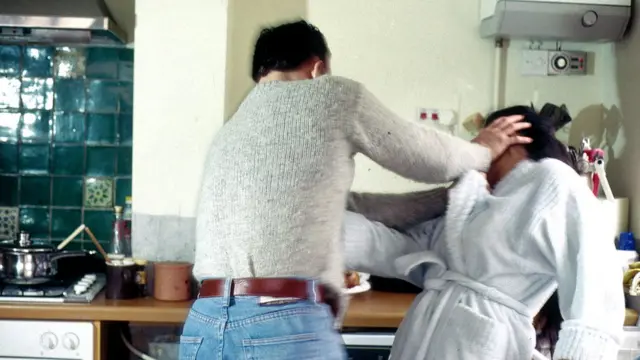 အိမ်တွင်းအကြမ်းဖက်ခံရတဲ့ အမျိုးသမီးတွေကို ခိုလှုံစရာနေရာ ဖန်တီးပေးဖို့နဲ့ ပြန်လည် ထူထောင်ပေးဖို့ လိုတယ်