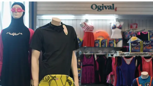 İçişleri Bakan Yardımcısı Filippo Bubbico da "Kimseyi vüdunu göstermeye zorlayamayız. Rahibeler de plaja gittiklerinde bikini giymiyor" dedi.