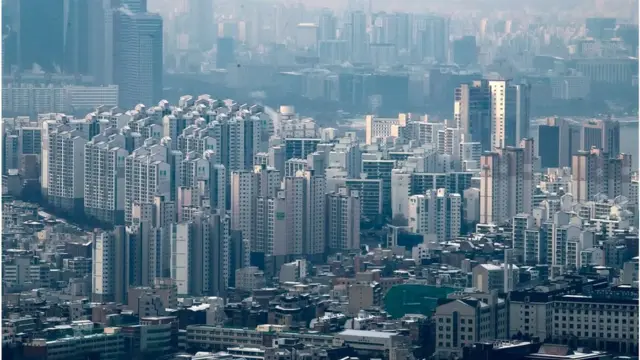 신년사에는 부동산 정책에 대해서도 임기 마지막까지 노력하겠다는 내용이 담겼다