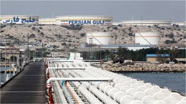 ఇరాన్కు చెందిన ఖార్క్ ఐలాండ్లోని చమురు కేంద్రం