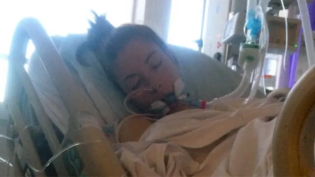 Lora D'Alesio en el hospital