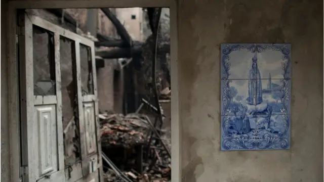 Фатима и выгоревший дом