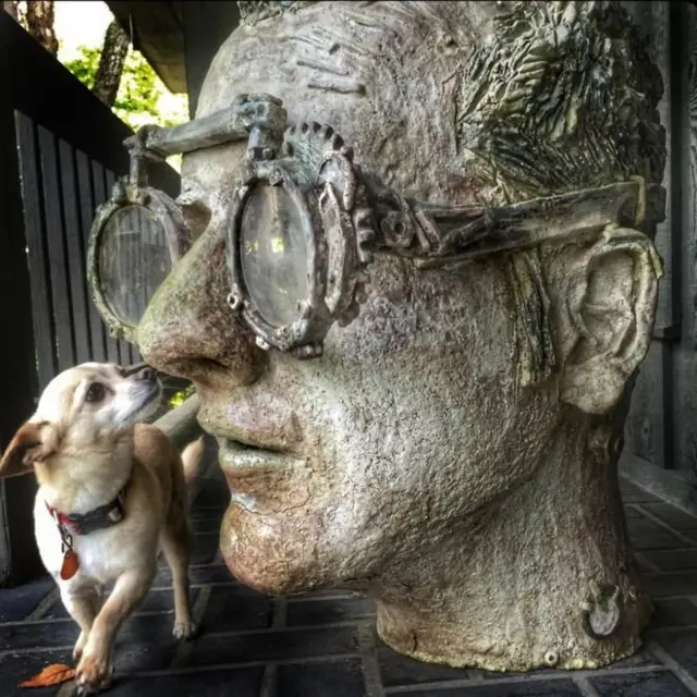 சவுத் கரோலினாவில் உள்ள கொலம்பியா பகுதியில் அமைந்துள்ள ஒரு சிற்பம்