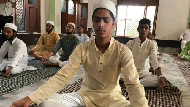 మదరసాలలో యోగాసనాలు