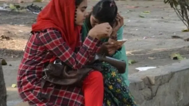 বিশ্ববিদ্যালয় থেকে সদ্য পড়াশোনা শেষ করেছেন, এরকম তরুণ-তরুণীরা তাদের কর্মজীবন শুরু করা নিয়ে চিন্তায় পড়েছেন