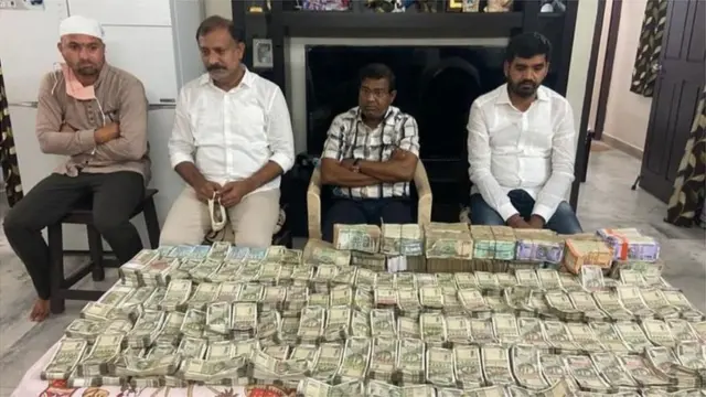 కీసర తహసిల్దార్ నాగరాజు వద్ద దొరికిన డబ్బు