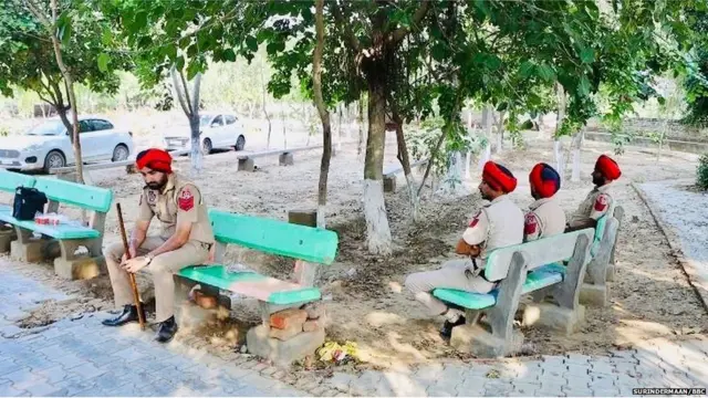 ਫ਼ਾਜ਼ਿਲਕਾ 'ਚ ਪੁਲਿਸ ਵਾਲੇ ਬੈਠੇ ਹੋਏ ਹਨ