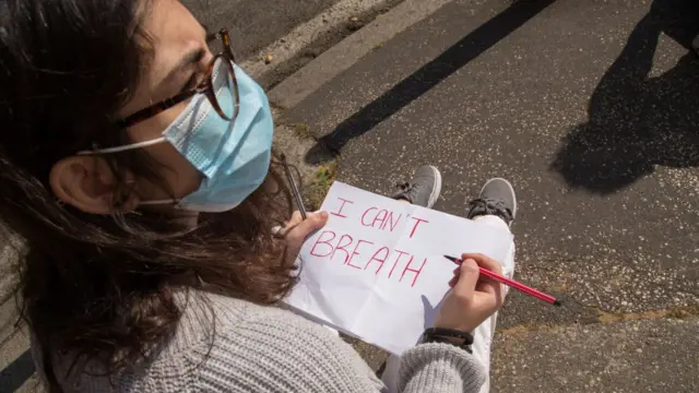 اعتصام أمام سفارة الولايات المتحدة في فيا فينيتو في روما، نظمته مجموعة من النشطاء للمطالبة بالعدالة في قضية مقتل جورج فلويد على يد الشرطي ديريك شوفن في مينيابوليس