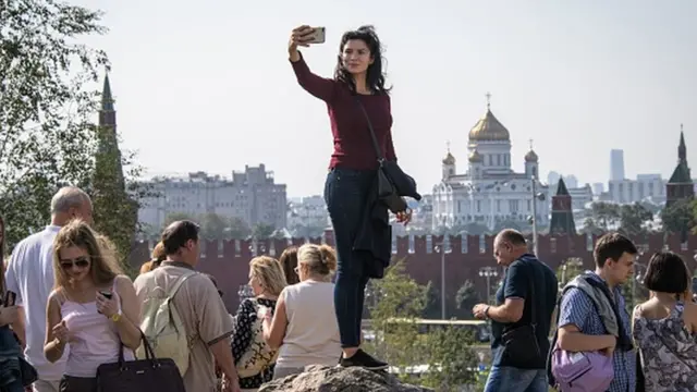 చిన్న పిల్లల ఫొటోలు సోషల్ మీడియా షేరింగ్ పోస్టింగ్ Selfie sharenging parenting children photos posting in social media