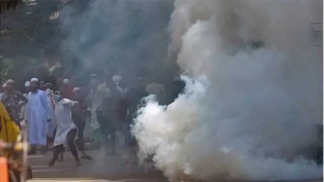 ঢাকায় সহিংসতার দৃশ্য