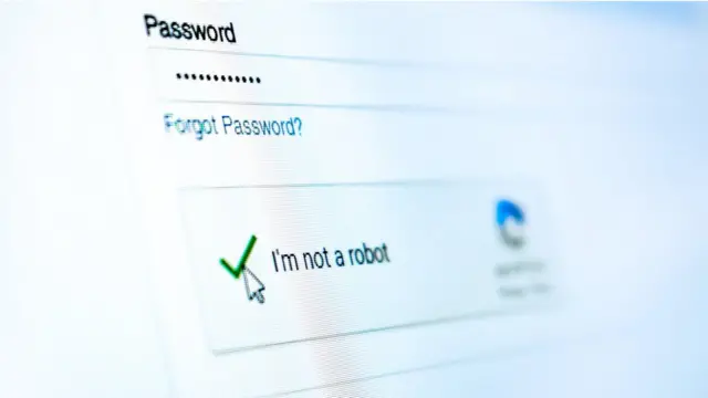 Pantalla con inicio de sesión y la opción "no soy un robot" pulsada