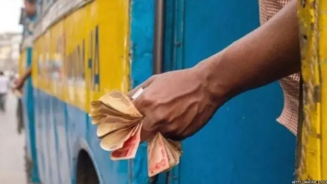 વર્ષ 2016માં પણ બજેટ પ્રસ્તાવ આવ્યો હતો કે રિટાયર થયા બાદ જ્યારે કર્મચારી પોતાની ભવિષ્ય નિધિની રકમ કાઢે છે ત્યારે તેના 60 ટકા ભાગ પર ટૅક્સ લાગવો જોઈએ