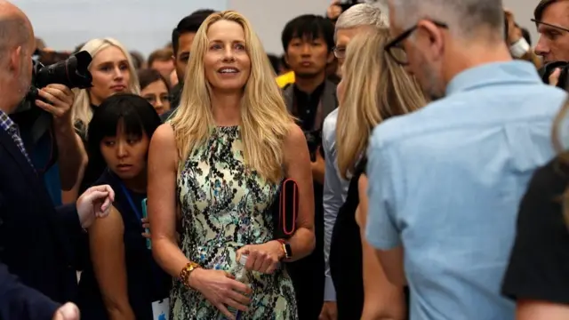 இவர் ஆப்பிள் நிறுவனத்தின் இணை நிறுவனர் ஸ்டீவ் ஜாப்ஸின் மனைவியாவார்.