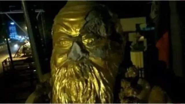 பெரியார் சிலை