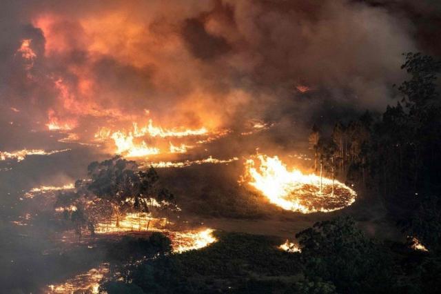 Fires rage near Bairnsdale in the East Gippsland region, Victoria