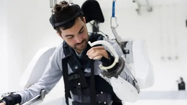 exoskeleton, thibault, lumpuh