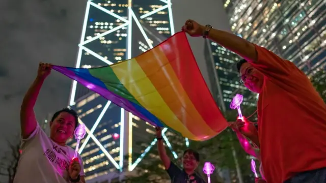 有团体认为教材忽略了LGBT+群体。