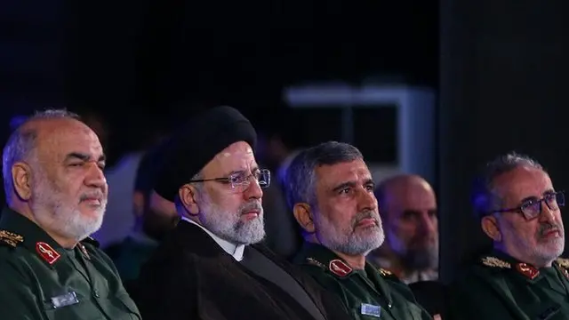 در مراسم رونمایی فتاح ابراهیم رئیسی رئیس جمهوری و فرماندهان ارشد سپاه پاسداران حضور داشتند