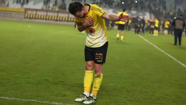 در شبکه‌های اجتماعی، هواداران فوتبال ایران گل سروش رفیعی را با گل مهدی طارمی به چلسی در لیگ قهرمانان فصل گذشته مقایسه کردند.