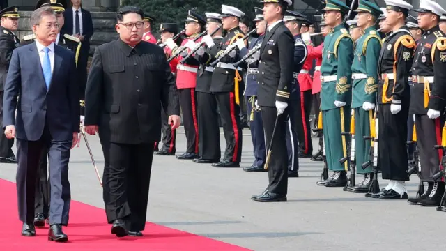 किम जोंग-उन के साथ मून जे-इन