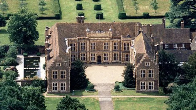 Саттон-Плейс в графстсве Суррей