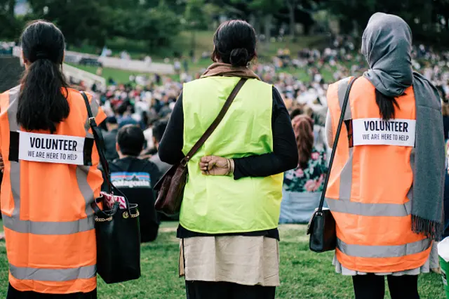تجمع و ادای احترام مردم شهر اوکلند به کشته‌شدگان حادثه کرایست چرچ