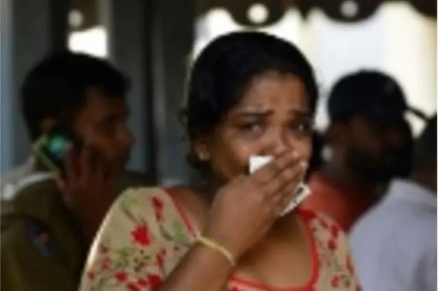 మార్చురీల దగ్గరకు వస్తున్న ప్రజలు